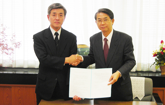 中村孝義大阪音楽大学学長と小川照夫教育長 『中村孝義大阪音楽大学学長と小川照夫教育長』の画像
