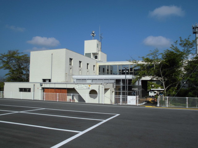 『庁舎裏駐車場』の画像