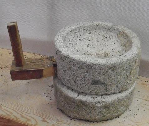 【とよのおもいでアーカイブ】石臼（2）（いしうす）（SM_0051（2））に関するページ