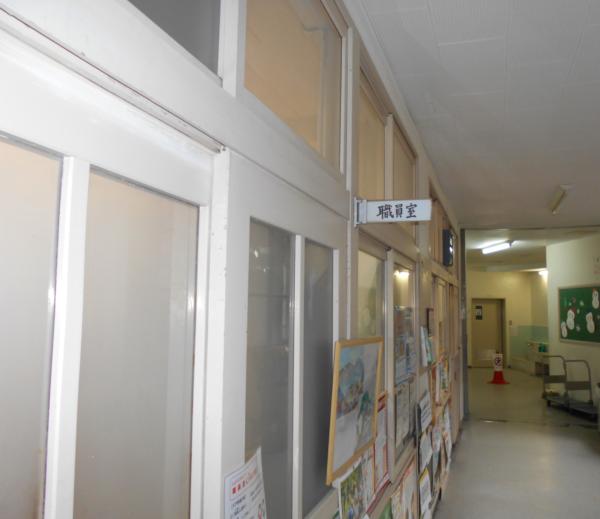 【とよのおもいでアーカイブ】吉川小学校　職員室入口  (TG5_0004）に関するページ