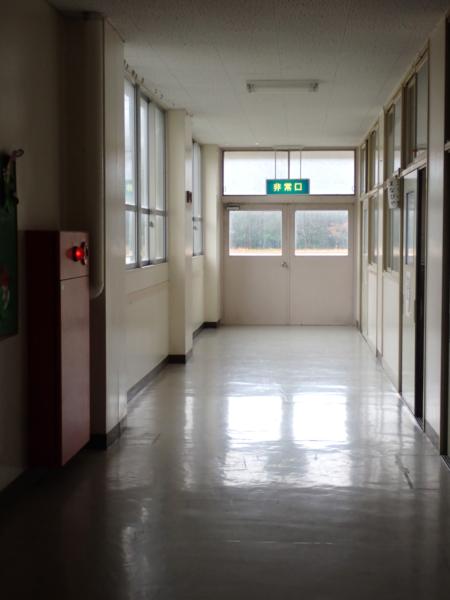 【とよのおもいでアーカイブ】東ときわ台小学校　非常口と消火栓　 (TG4_0021)に関するページ