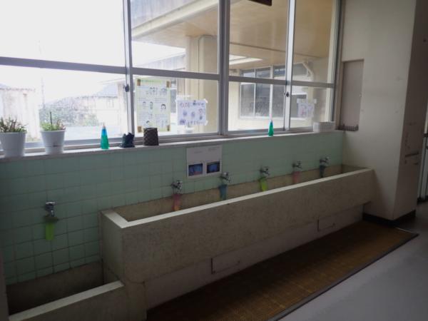 【とよのおもいでアーカイブ】東ときわ台小学校　廊下と階段 　(TG4_0009 ～ TG4_0018)に関するページ